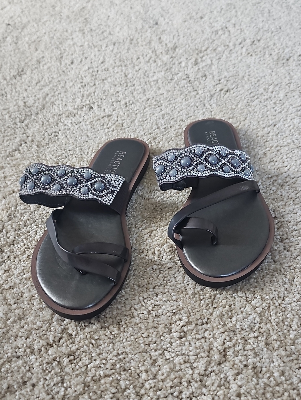 Reaction Kenneth Cole Black Beaded Toe-Loop Sandals